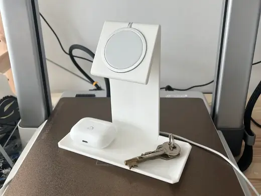 Phone stand with Magsafe Charging