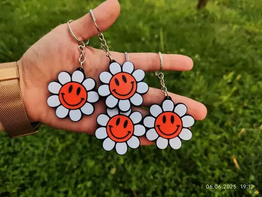 DAISY KEYCHAIN