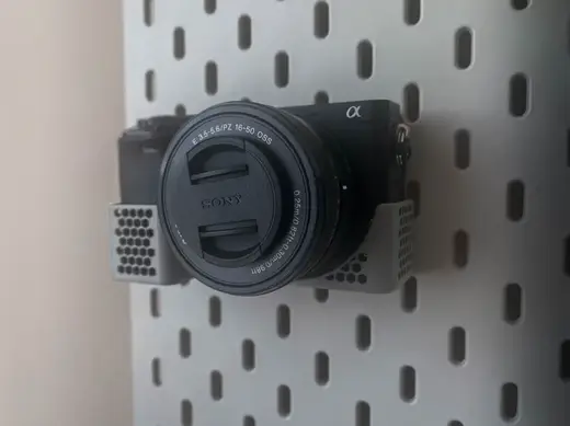 Camera holder Ikea Skadis (Sony A6400)