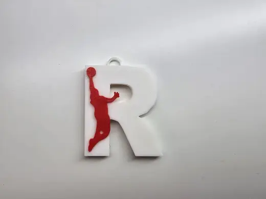 Llavero de baloncesto letra R