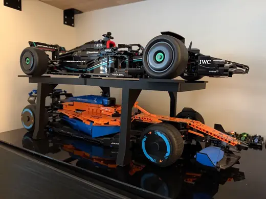 1:8 Technic F1 Brick Stand - 2 Cars, 1 Shelf