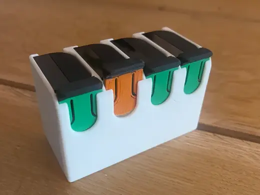 Canon LP-E6 Battery holder with charge indicator