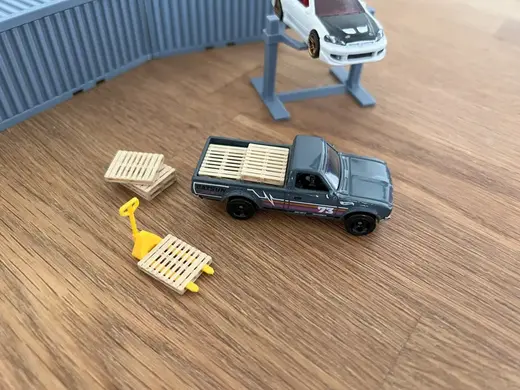 American pallett + jack 1/64 scale diorama garage