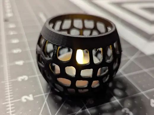 Round Voronoi Candle Holder