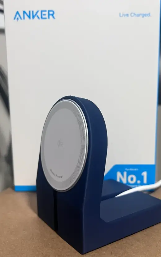 Minimalist charger stand for Anker MagSafe charger