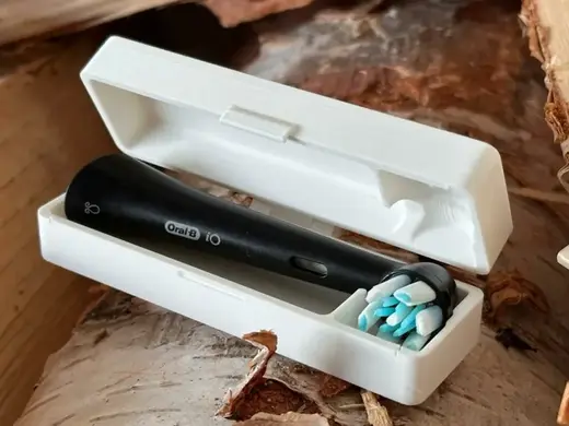 Travel case for single Oral-B IO toothbrush head