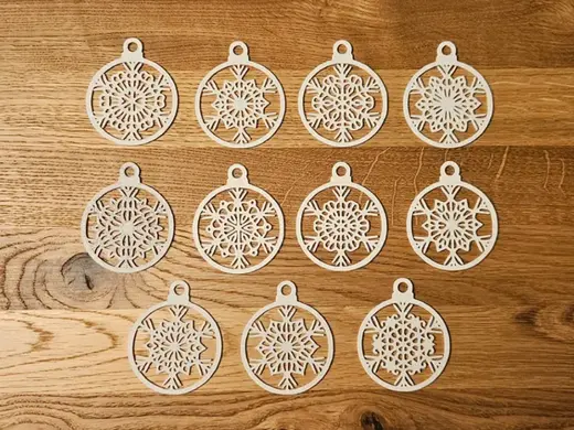 Schneeflocke in Kugel Weihnachtsdeko Winterdeko
