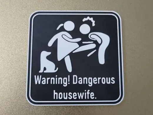 FRIDGE MAGNET - WARNING! DANGEROUS HOUSEWIFE