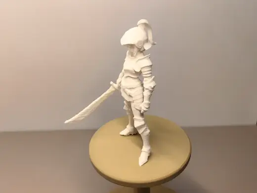 铠甲头盔女战士(倒立打印)