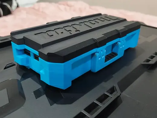 Makita MakTrak Tool Box Portable Charger