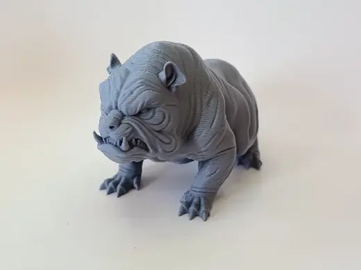 Bulldogge "Wrath Paws" mit grimigem Blick