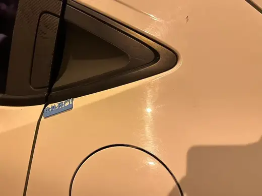 open the door here(此处开门)适用于隐藏式门把手的车辆