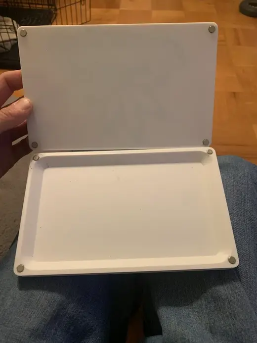 rolling tray with magnetic top