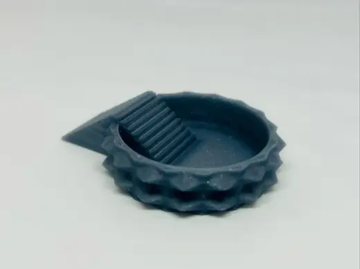 Diamond-shaped feeding bowl with stairs for isopod