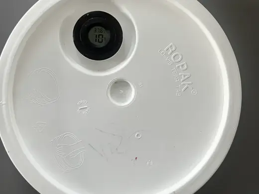 hydrometer for plastic pail lid