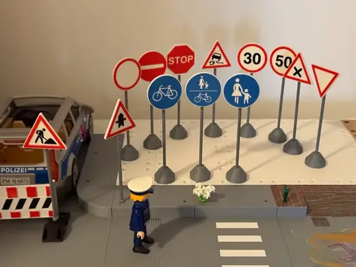 Verkehrsschilder Pfosten Kegel Spielzeug