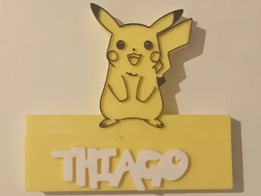 thiago nome da scrivania con pikachu