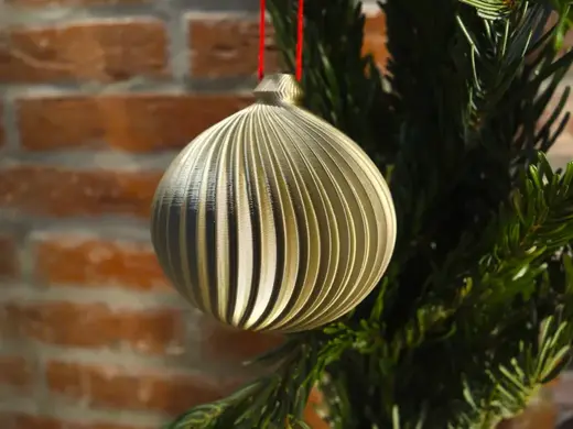 Christmas Tree Ball Spiral Look