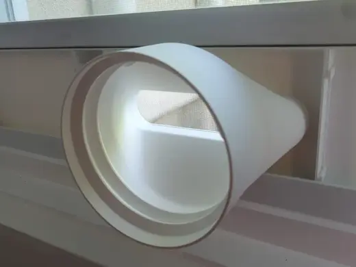 150mm exhaust hose adapter built into middle panel