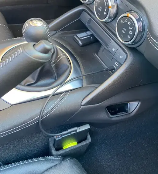 Car Phone Holder - Keep your phone out of sight