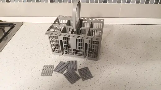 Grid for dishwasher cutlery basket