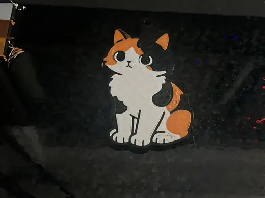 gatinho de 3 cores como chaveiro