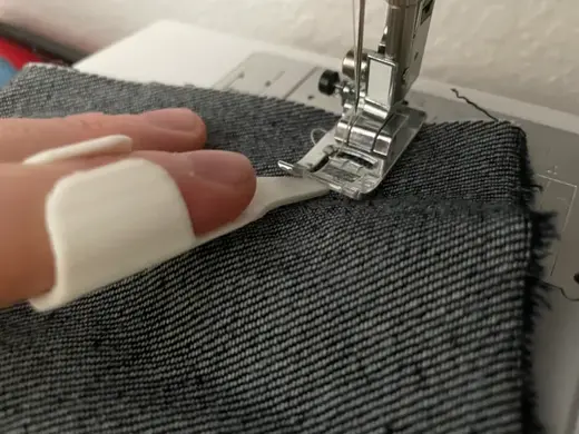 Sewing Finger Pusher – Fabric Guide Tool