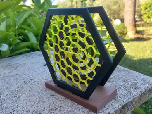 Hex pattern mosquito coil holder