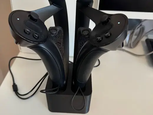 Valve Index controllers magnetic charging base