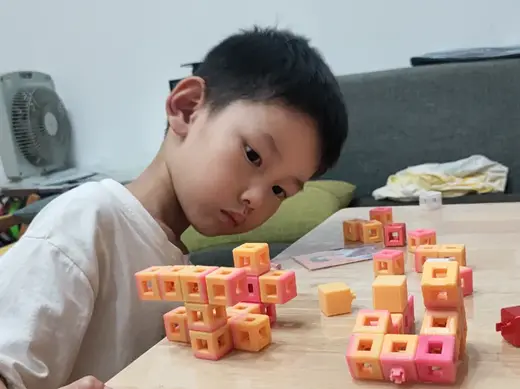 自由拼接方块!越多越好玩!