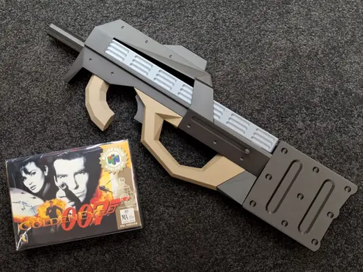 Goldeneye 007 64 - RC-P90 Weapon Prop Replica