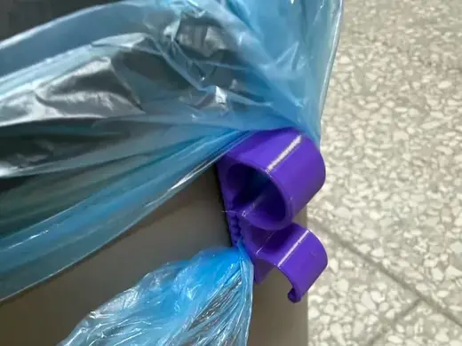 垃圾桶固定垃圾袋的一个2用夹子或挂钩