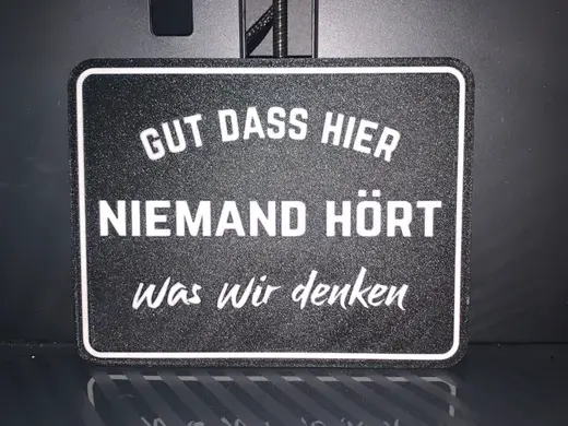 Lustiges Schild: Gut das hier niemand hört