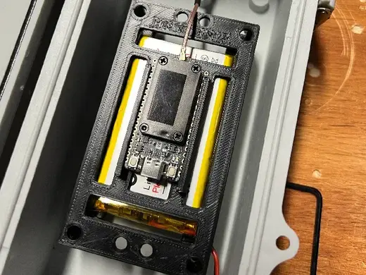 Meshtastic Heltec V3 and V4 with Battery Holder