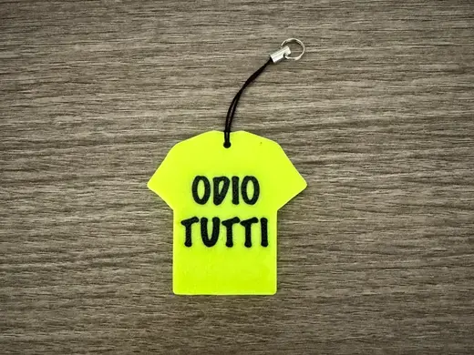 Portachiavi Maglietta con scritta ODIO TUTTI