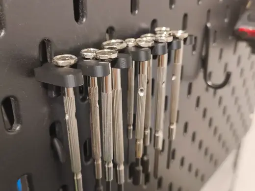 Precision screw driver holder for skadis