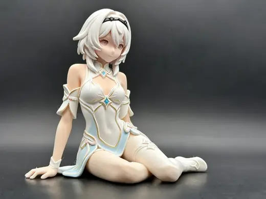 坐着的流萤