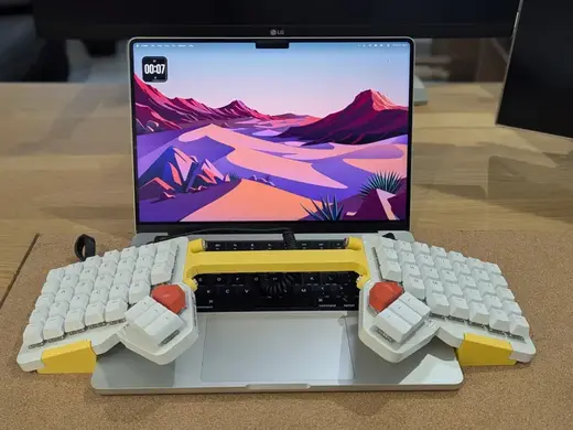 Moonlander tilted brackets