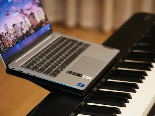 Piano Laptop & Sheet Music Holder / Roland FP-30X