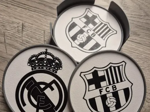 Real Madrid & FC Barcelona (Spill-Proof + Holder)