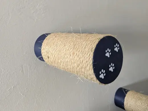 Budget Floating Cat Wall Post