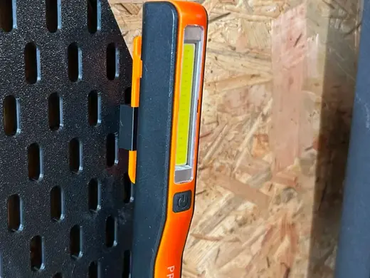 Prozor Flashlight Skadis