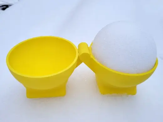 Snowball maker that is fast and compact