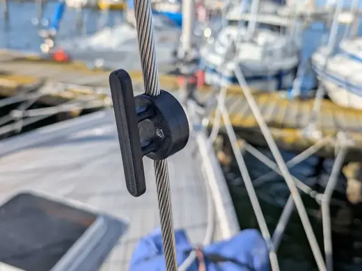 Cleat to attach on 10mm to 20mm wire or similar