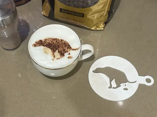 Dog Pooing Coffee Stencil - Cappuccino Chocolate