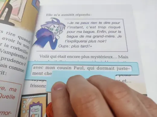 Friendly reading guide with next line for kids