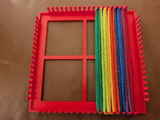 Weaving loom for loops