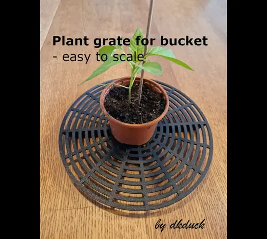 Plant grate for bucket