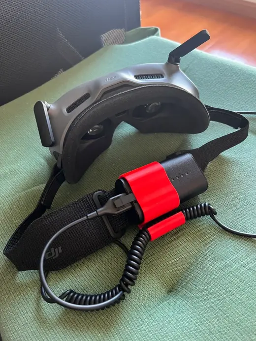 DJI Goggles 2 Battery holder with cable snap