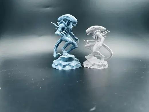 Xenomorph Alien on Rock – Display Figure